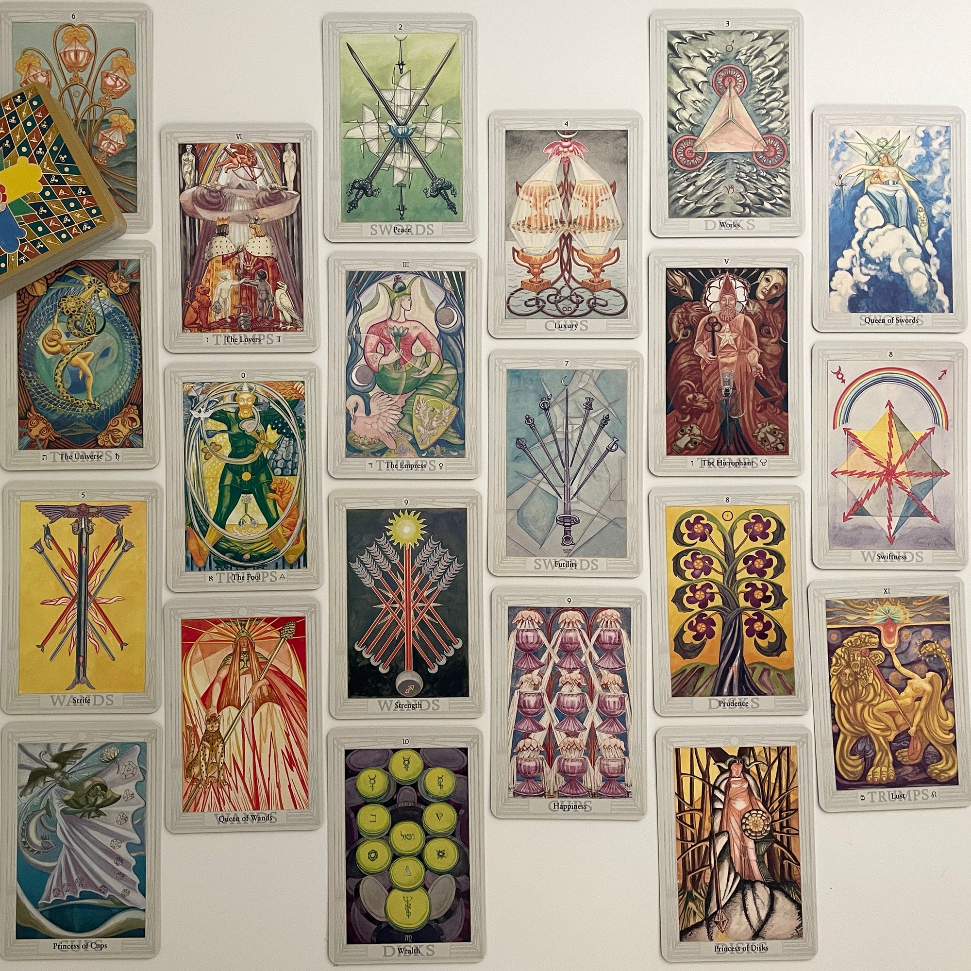 Thoth Tarot Spanish Edition